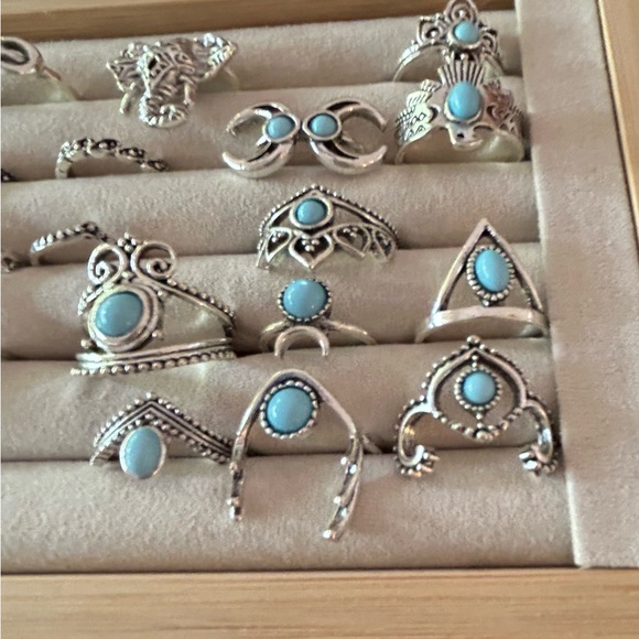 Women set of 4 boho rings with stone and 4 silver ones. Size 8 - Picture 2 of 4